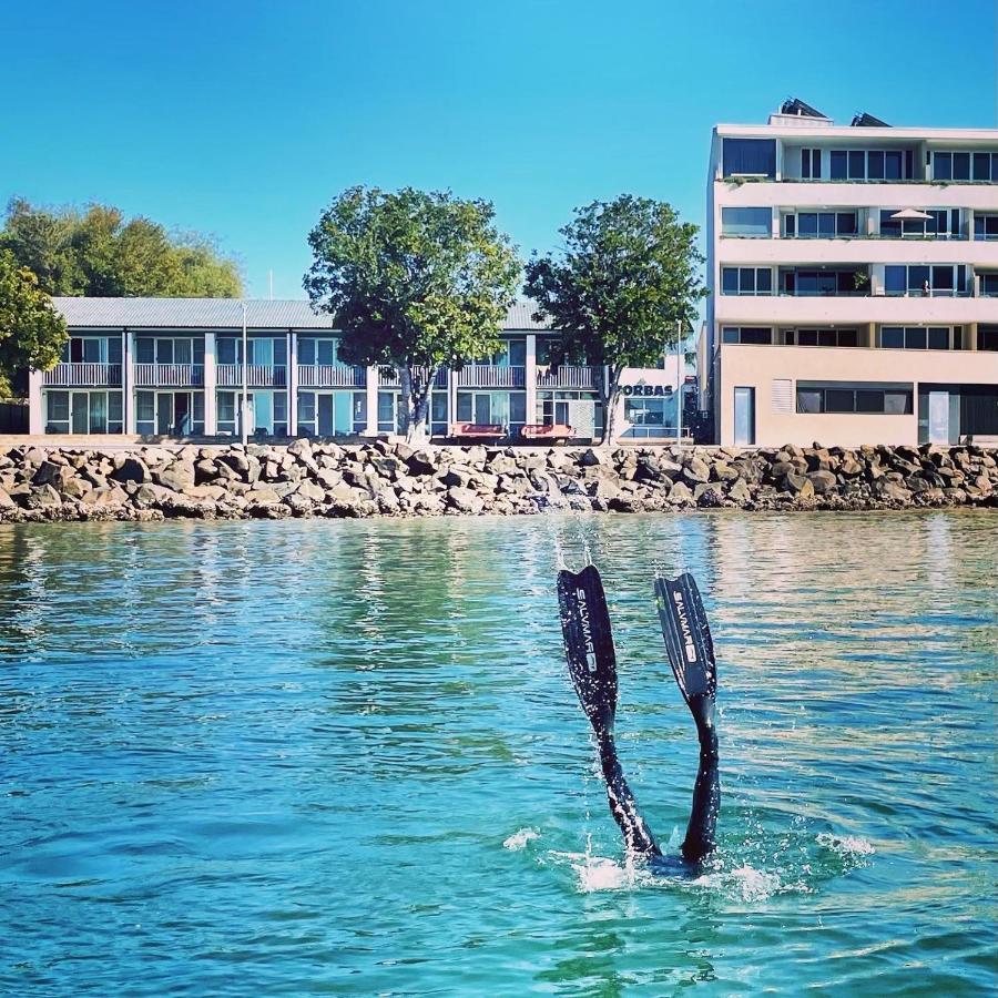 בייטמנס ביי Zorba Waterfront Motel מראה חיצוני תמונה