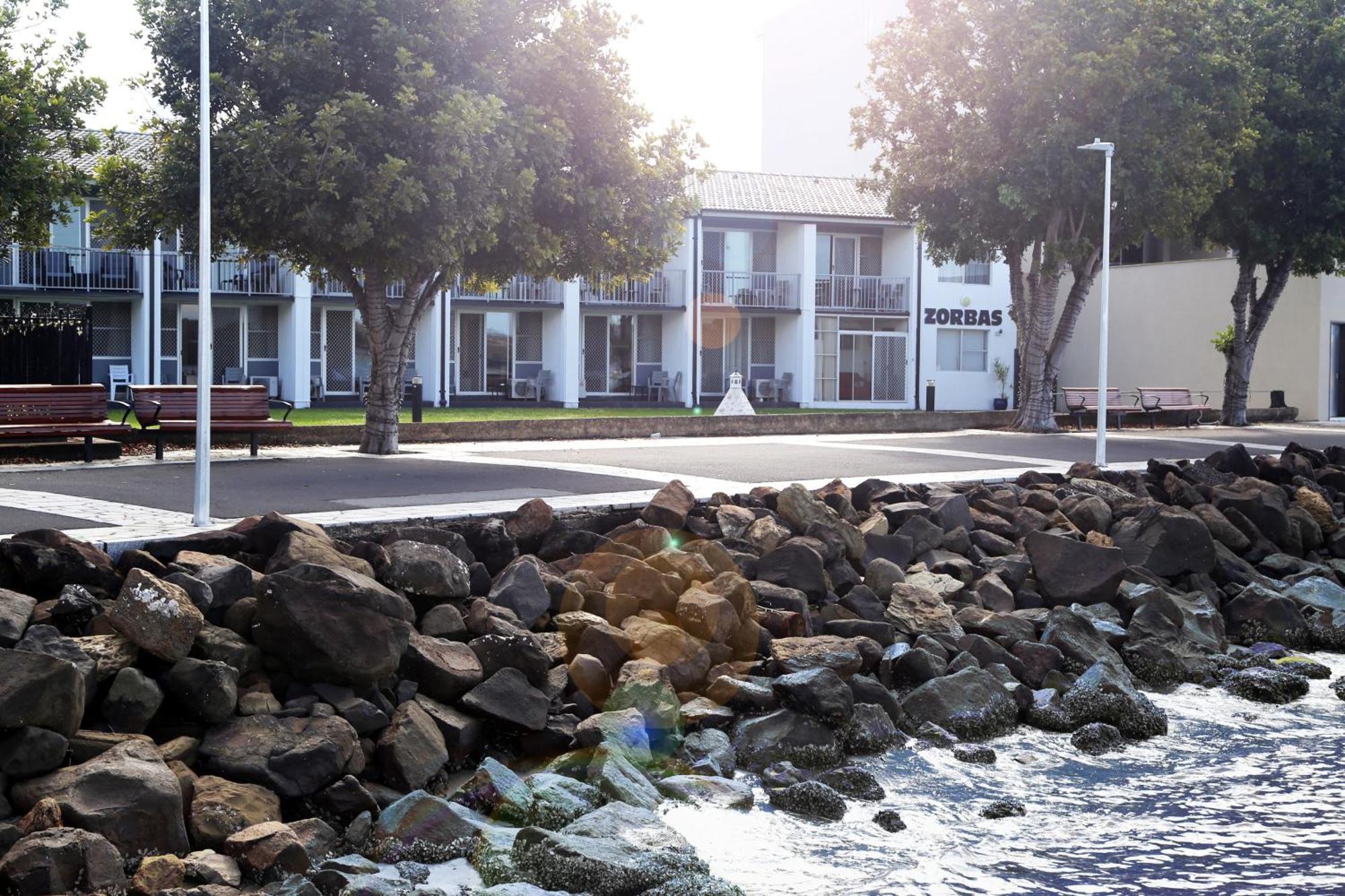בייטמנס ביי Zorba Waterfront Motel מראה חיצוני תמונה